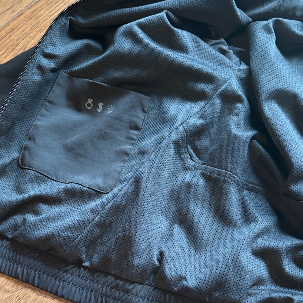 Figs Sydney Performance Black Bomber Jacket - Picture 5 of 16